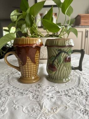 Vintage 2  Handcrafted ceramic mugs with lids -